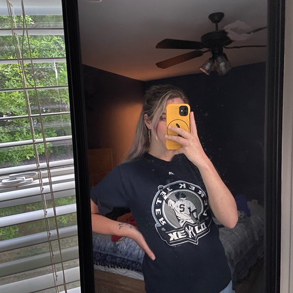 Derek Jeter Shirt - Picture 2 of 3